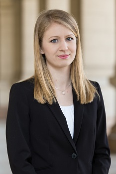 Dr. Ila-Horváth Eszter