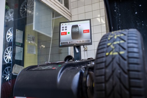 Kerékcsere az Abroncs Kereskedőháznál